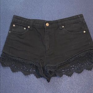 FOREVER 21 BLACK JEAN SHORT!